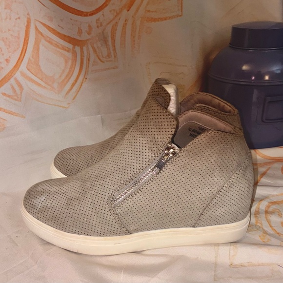 Cushionaire Gray Perforated High-Top Sneakers w/ a Heel - Picture 3 of 9